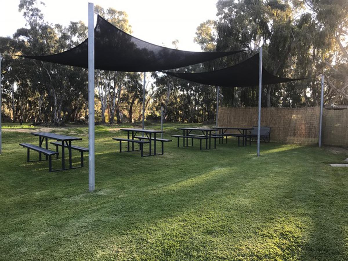 Edward River Hotel Deniliquin Εξωτερικό φωτογραφία