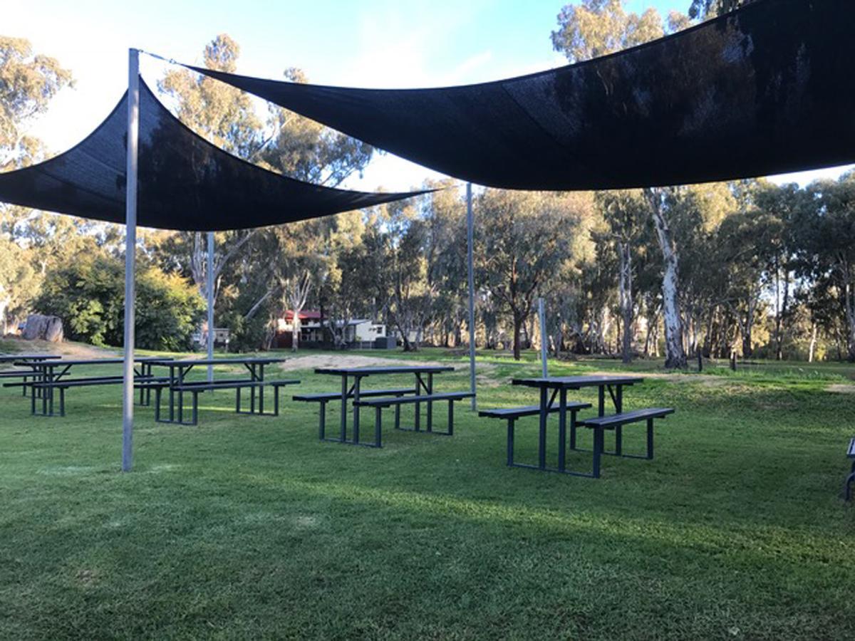 Edward River Hotel Deniliquin Εξωτερικό φωτογραφία